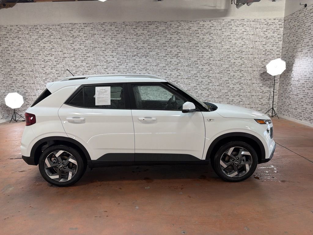 Used 2026 Hyundai Venue SEL FWD image 8