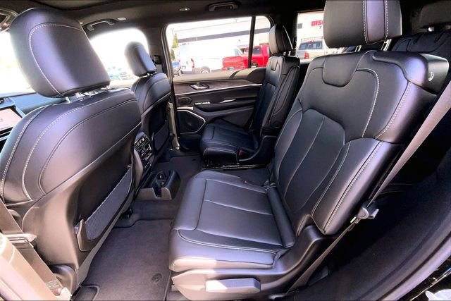 New 2026 Jeep Grand Cherokee L Limited w/ Limited Altitude Package AWD/4WD image 10