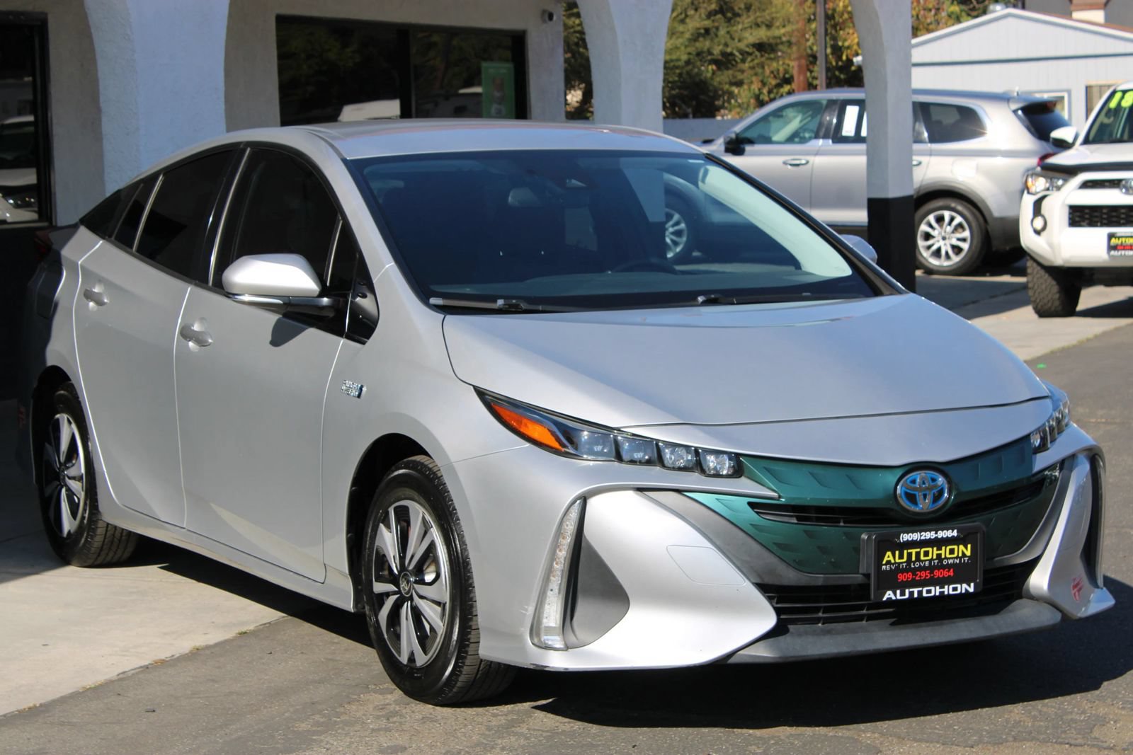 Used 2017 Toyota Prius Prime Premium w/ Preferred Accessory Package FWD image 3
