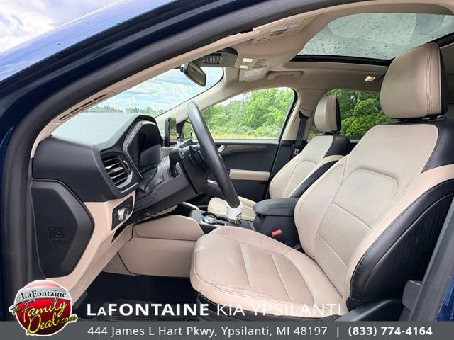 Used 2020 Ford Escape Titanium w/ Titanium Premium Package 2.0 AWD/4WD image 9