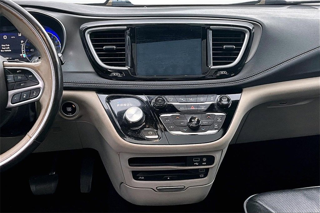 Used 2019 Chrysler Pacifica Limited w/ Tire & Wheel Group image 9