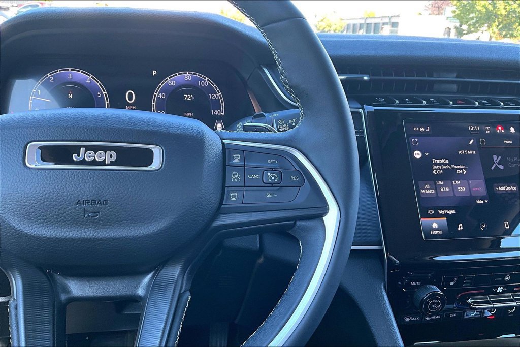Used 2023 Jeep Grand Cherokee Laredo w/ Luxury Tech Group I AWD/4WD image 25