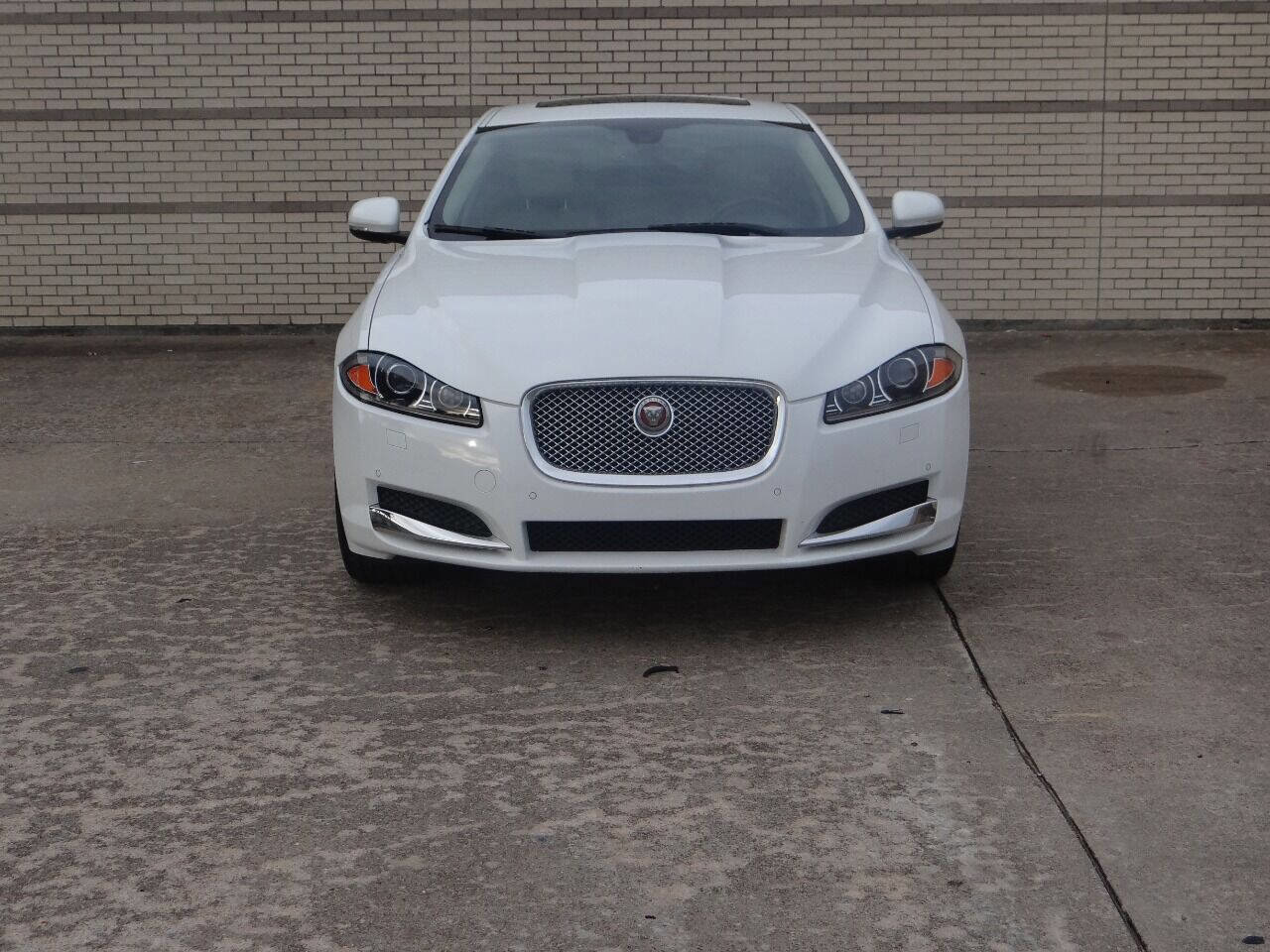 Used 2015 Jaguar XF Premium image 2