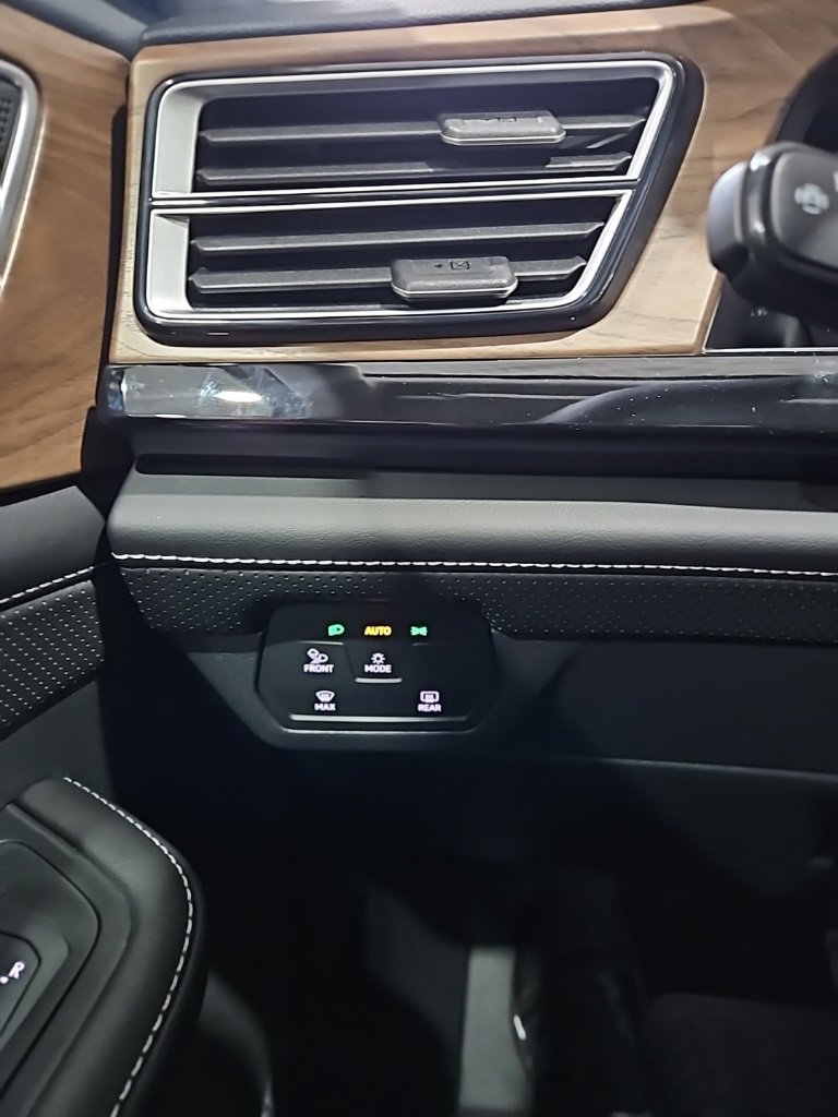 New 2026 Volkswagen Atlas SE image 37