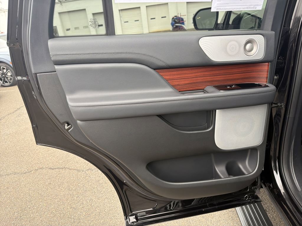 Certified 2024 Lincoln Navigator Reserve image 12