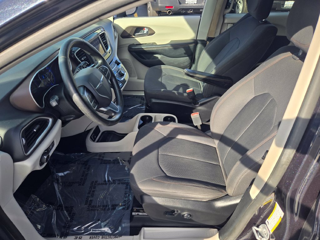 Used 2019 Chrysler Pacifica LX FWD image 28