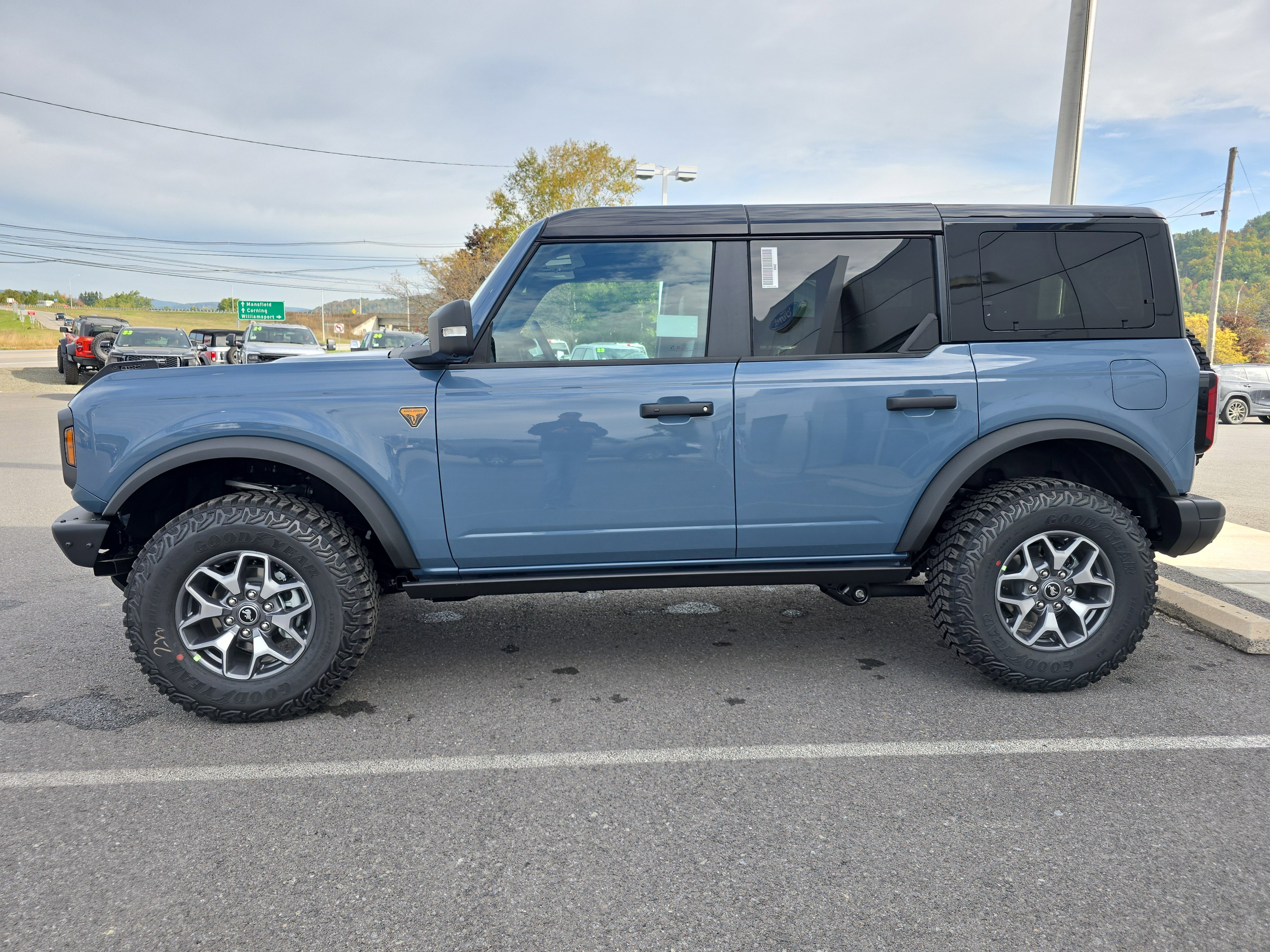 New 2025 Ford Bronco Badlands image 7