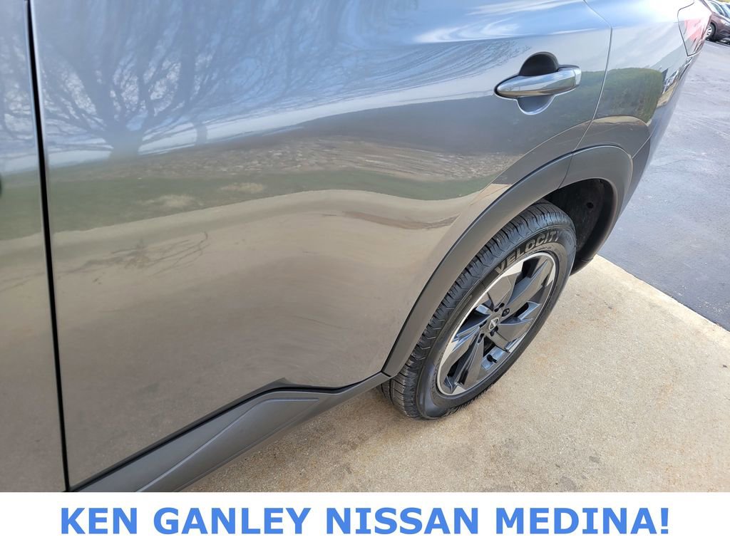 Certified 2025 Nissan Rogue SV AWD/4WD image 12
