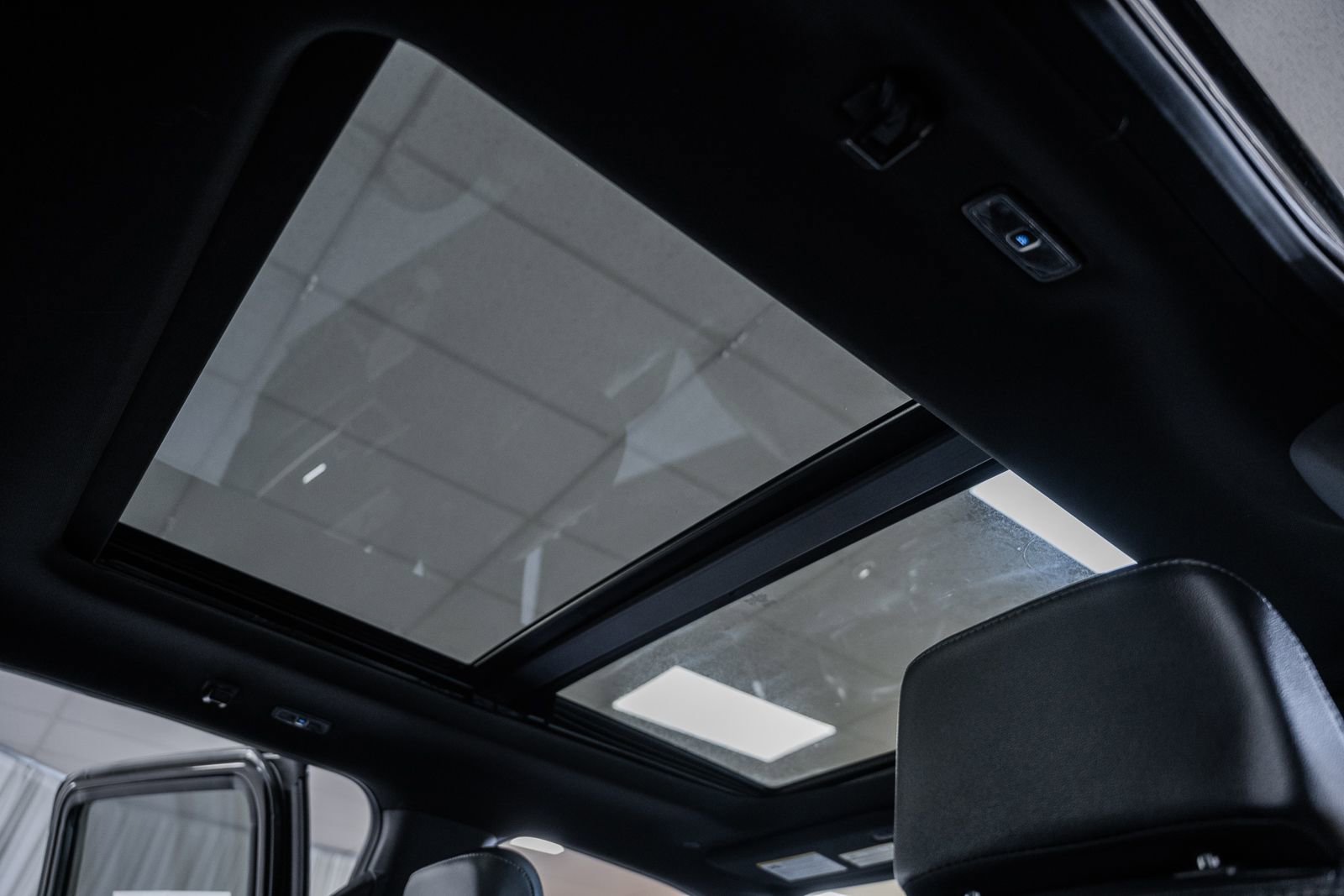 Certified 2023 Ford F150 Lariat w/ Equipment Group 502A High image 43