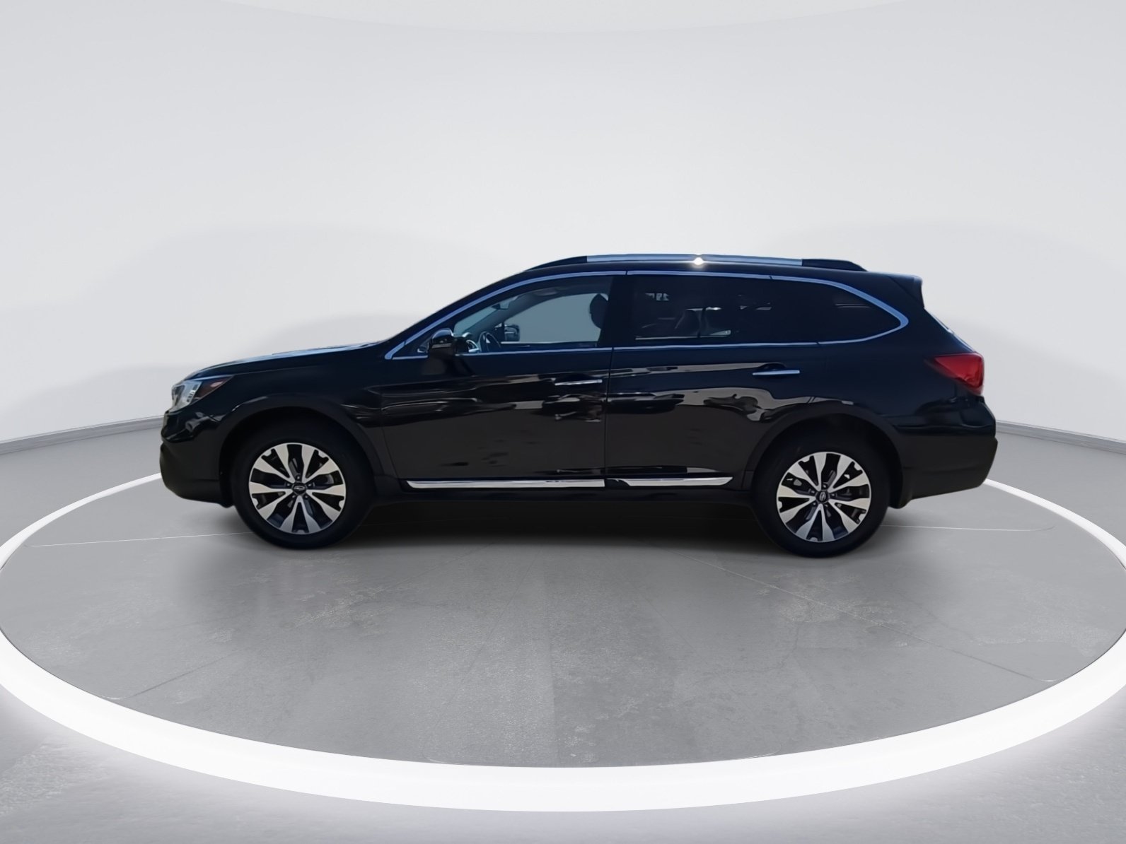 Used 2019 Subaru Outback 2.5i Touring w/ Protection Package #1 AWD/4WD image 5