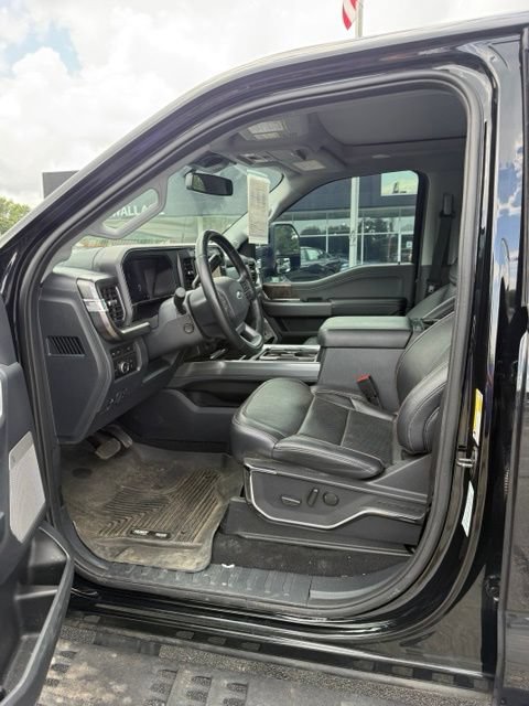Used 2023 Ford F250 Lariat w/ Lariat Ultimate Package AWD/4WD image 9