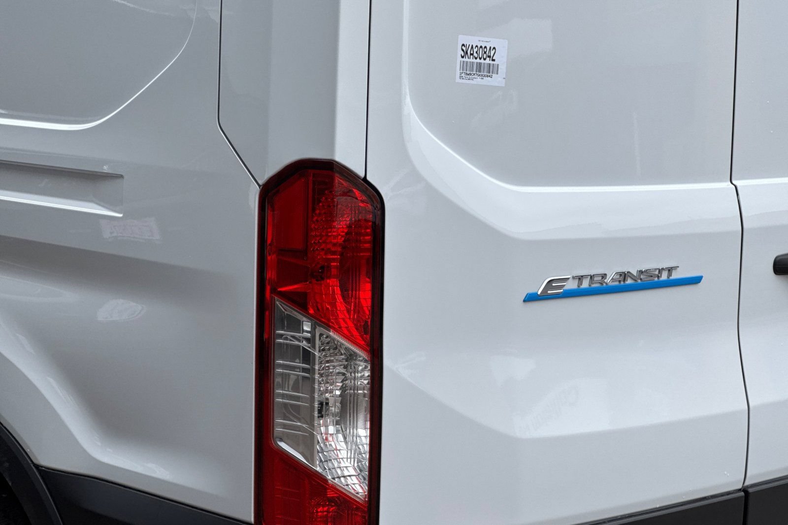 New 2025 Ford E-Transit 148 Medium Roof w/ Load Area Protection Package RWD image 26