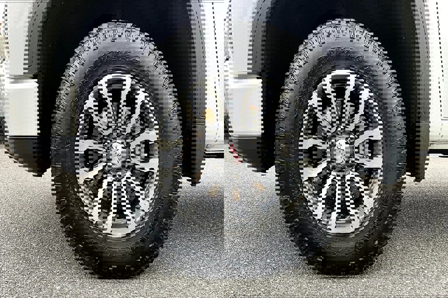 Certified 2022 GMC Sierra 1500 AT4 w/ AT4 Premium Package image 9