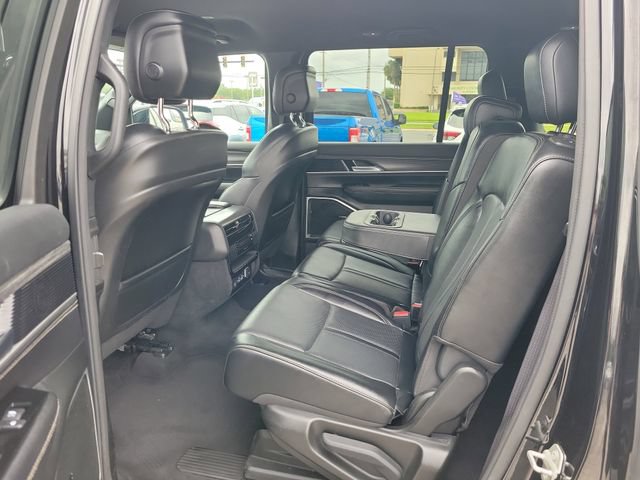 Used 2024 Jeep Wagoneer Series II w/ Flexible Seating Group RWD image 11
