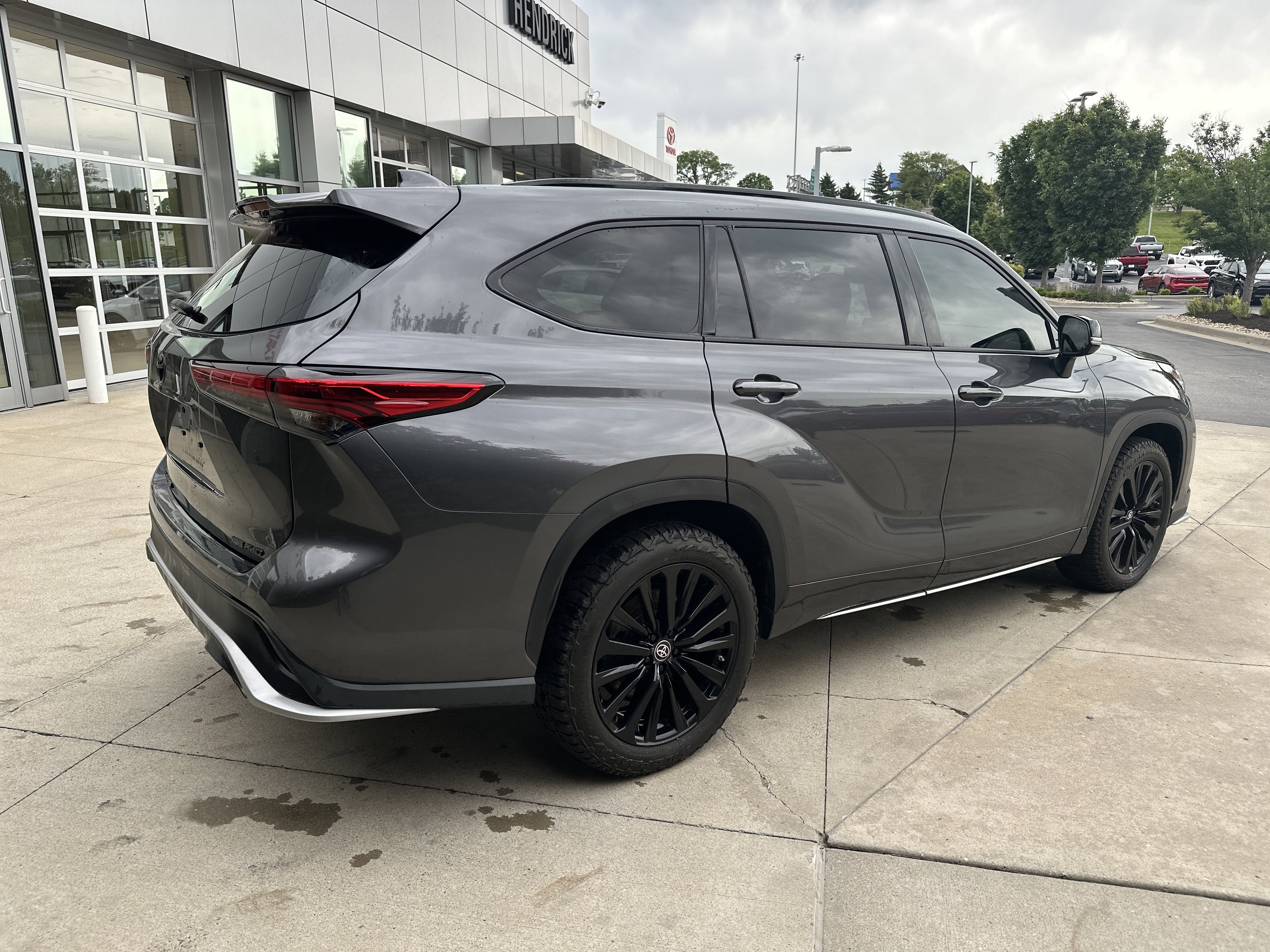 Used 2023 Toyota Highlander XSE AWD/4WD image 6