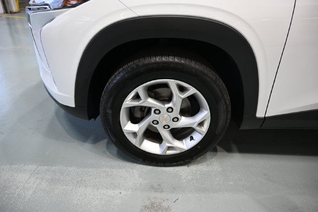 Used 2024 Chevrolet Trax LS w/ LS Convenience Package FWD image 29