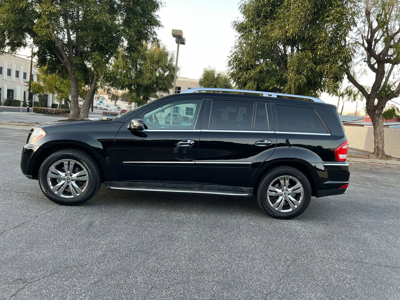 Used 2012 Mercedes-Benz GL 450 4MATIC image 2