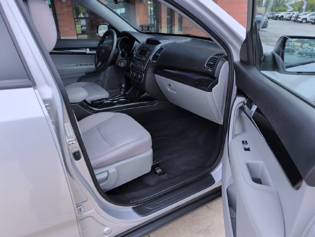 Used 2015 Kia Sorento LX FWD image 29
