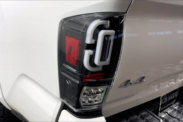 Used 2022 Toyota Tacoma SR5 w/ Technology Package AWD/4WD image 19