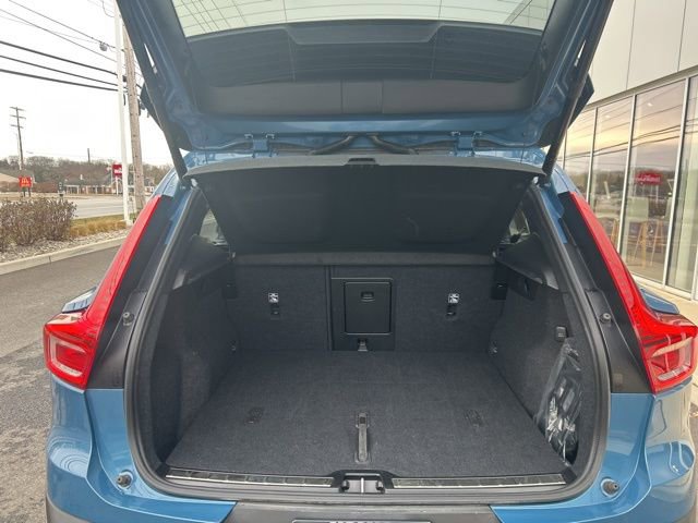 Certified 2025 Volvo XC40 B5 Plus image 11