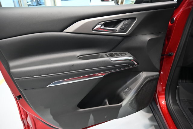 New 2027 Chevrolet Traverse LT w/ LPO, Floor Liner Package FWD image 28