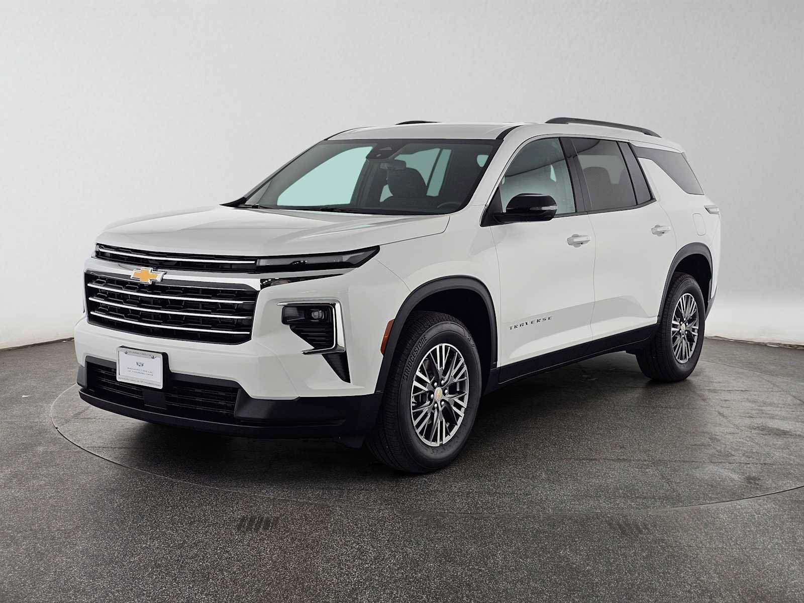 Used 2025 Chevrolet Traverse LT FWD image 7