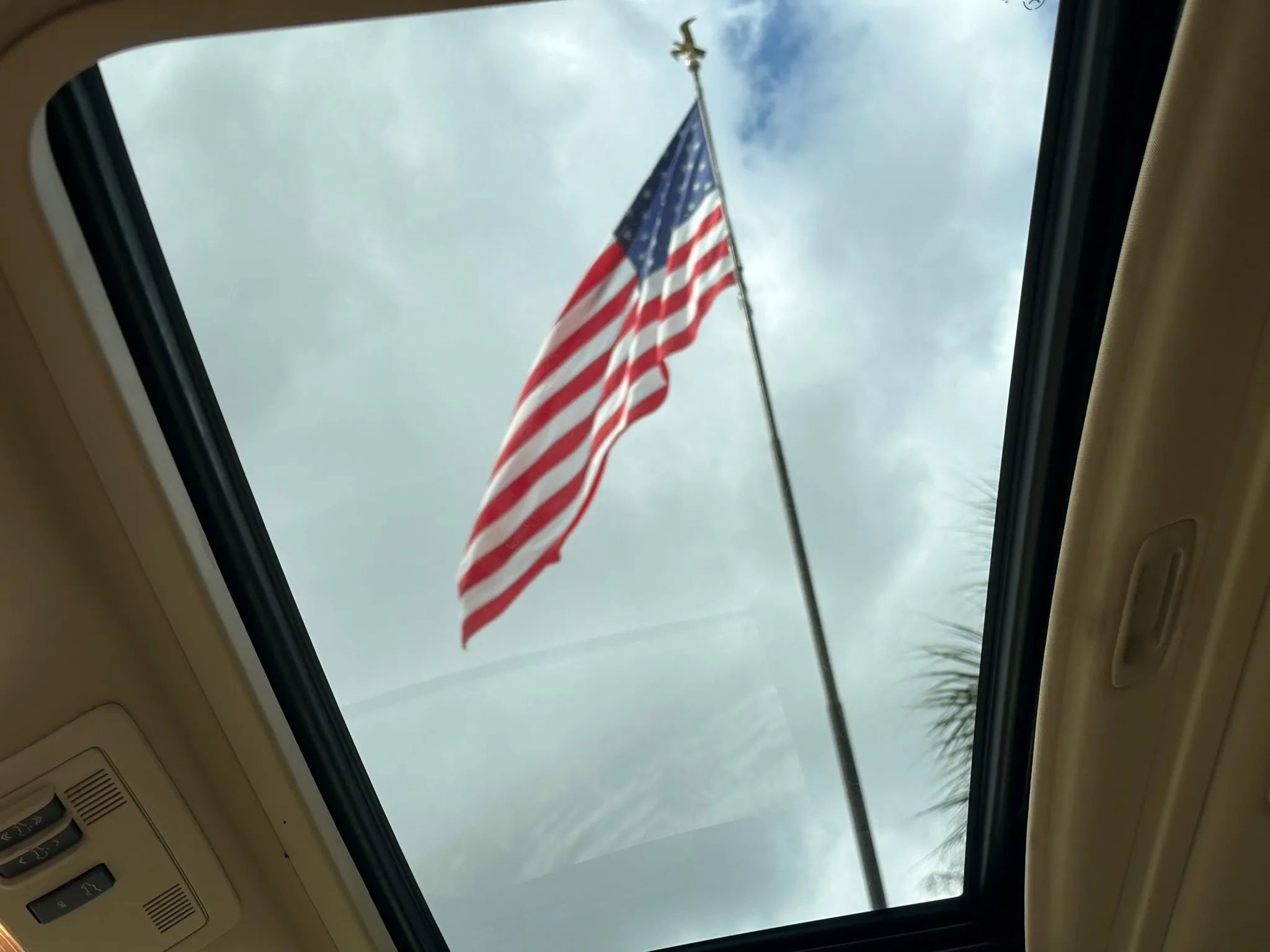 Used 2010 Cadillac Escalade Premium image 41