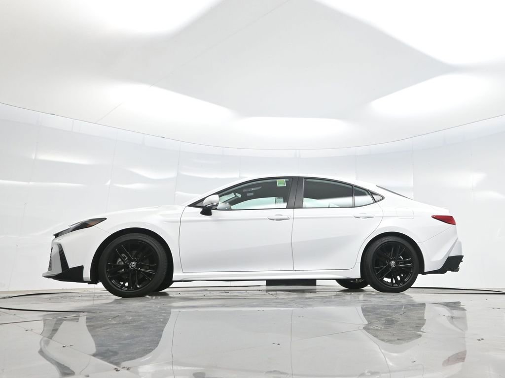 Used 2025 Toyota Camry SE w/ Convenience Package image 7