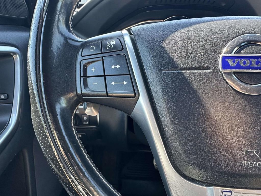 Used 2017 Volvo XC60 T6 R-Design w/ Climate Package image 13