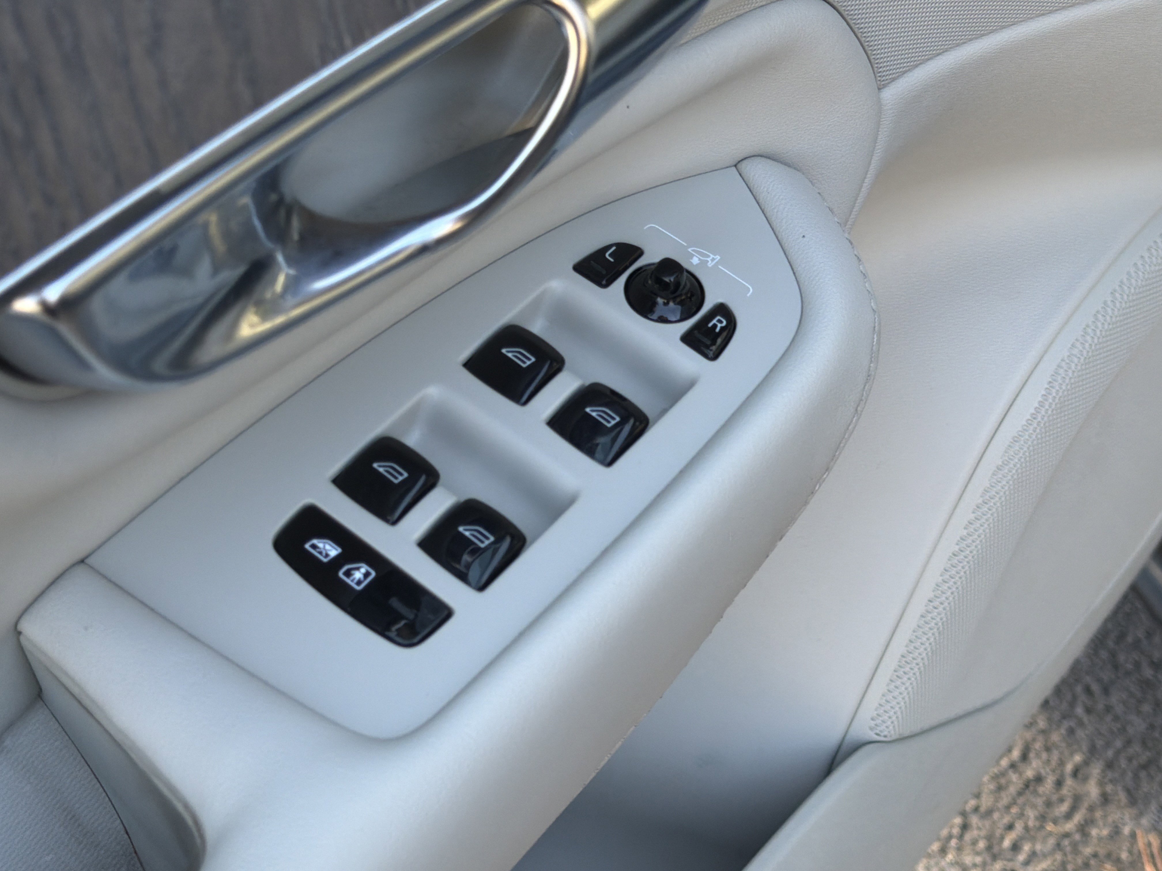 Certified 2023 Volvo XC90 B6 Core w/ Climate Package image 15