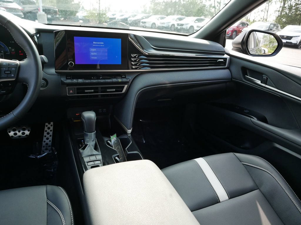 Used 2026 Toyota Camry SE FWD image 14