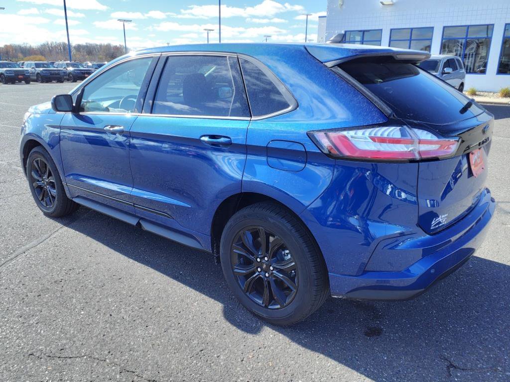 Certified 2024 Ford Edge SE w/ Black Appearance Package image 2