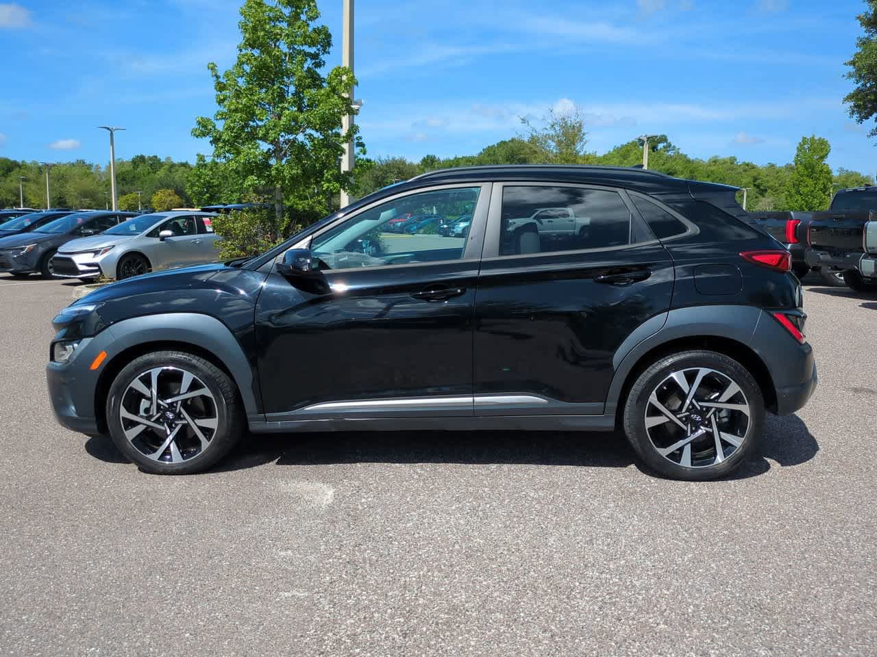 Used 2023 Hyundai Kona Limited AWD/4WD image 3