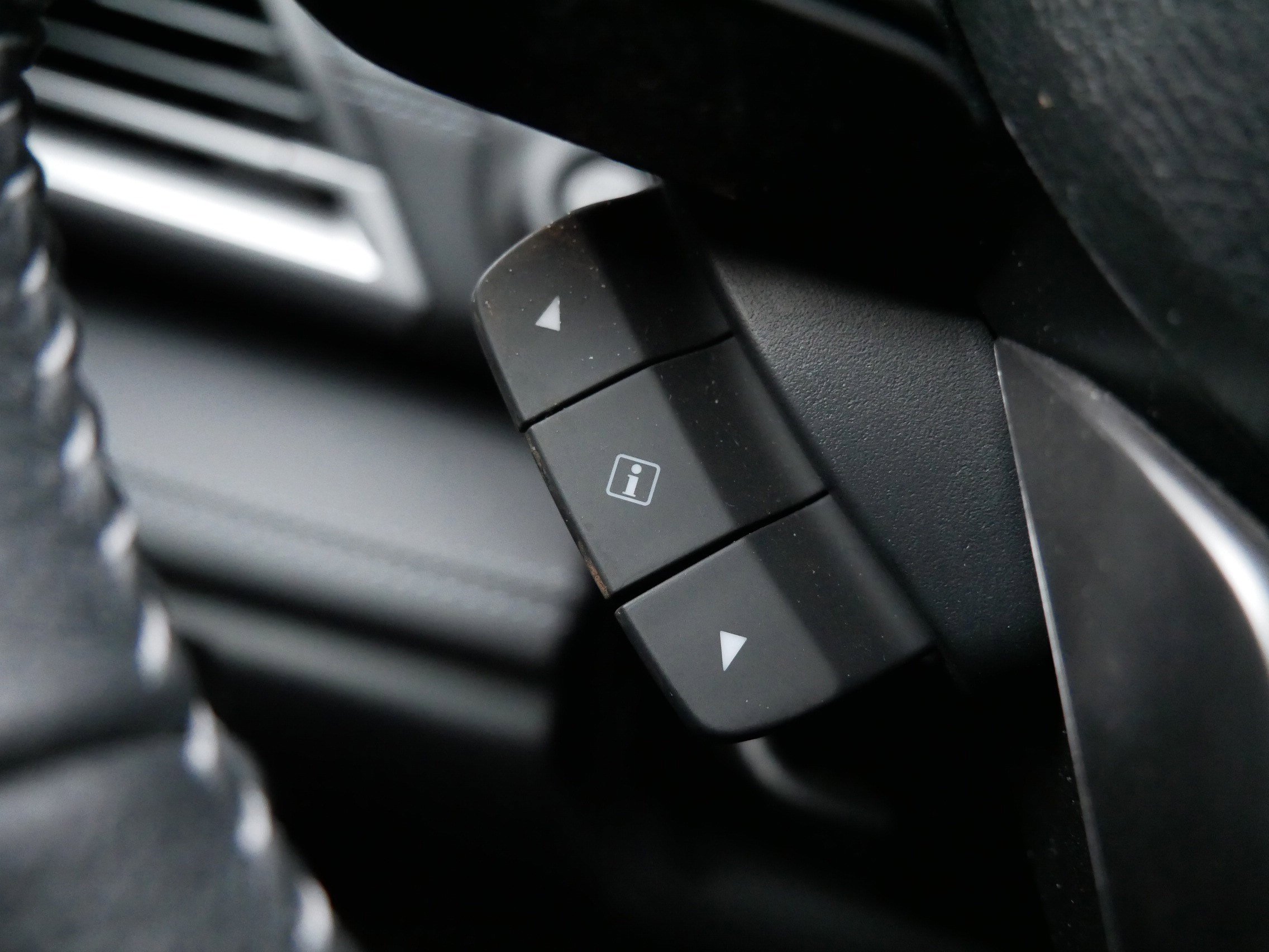 Used 2020 Subaru Outback Limited image 30