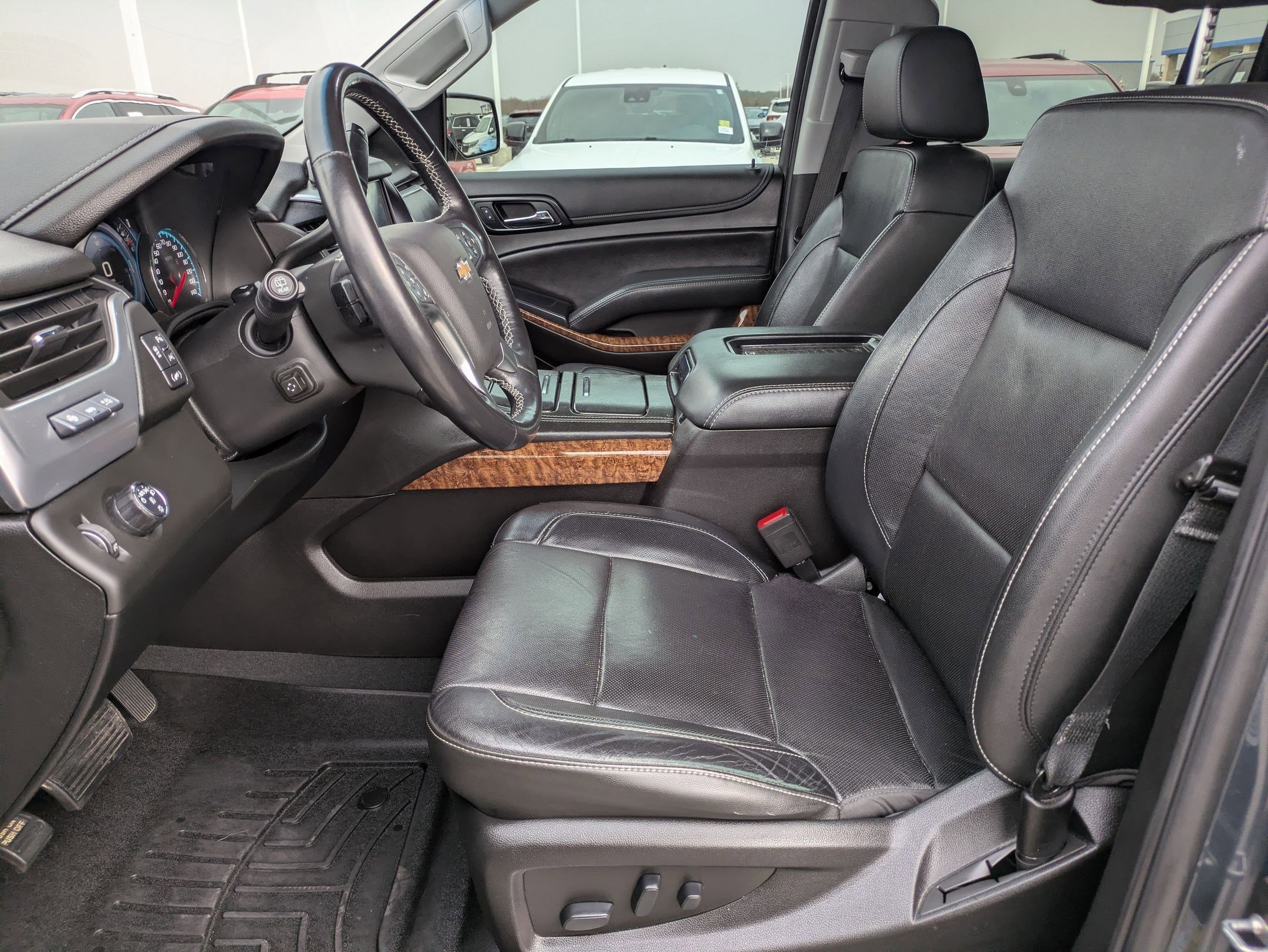 Used 2019 Chevrolet Suburban Premier w/ RST Edition image 10