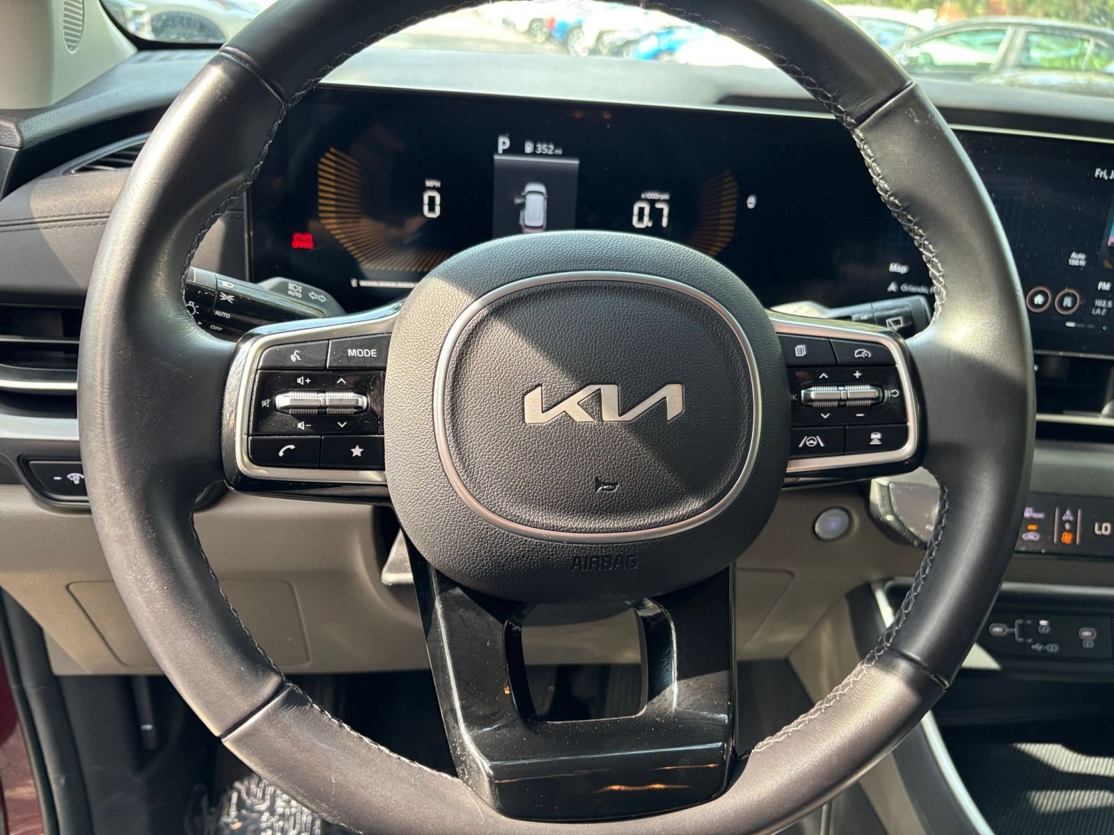Used 2026 Kia Carnival FWD image 30