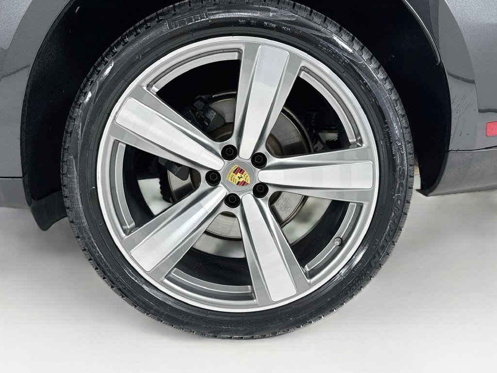 Certified 2025 Porsche Macan Turbo w/ Premium Package Plus AWD/4WD image 33