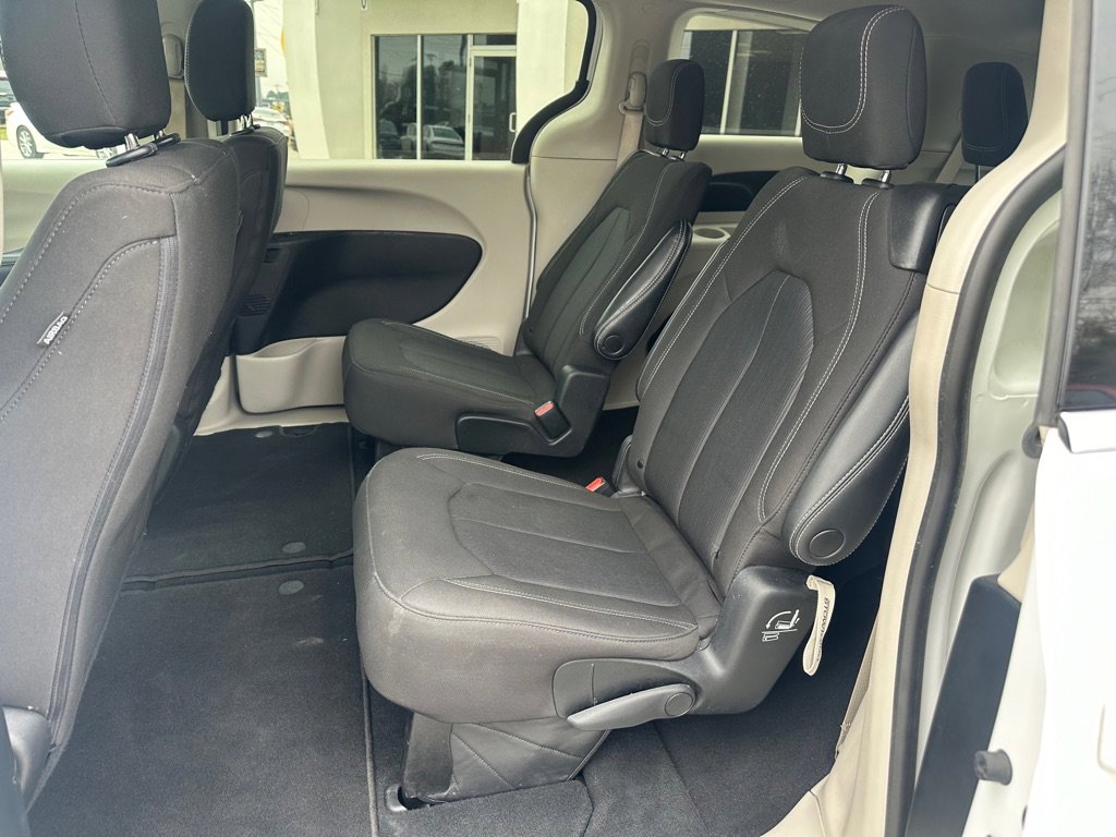 Used 2023 Chrysler Voyager LX image 20