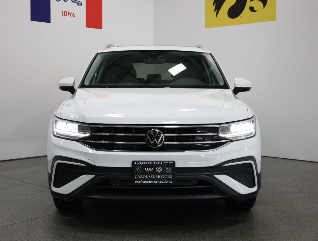 Used 2024 Volkswagen Tiguan SE w/ Panoramic Sunroof Package AWD/4WD image 7