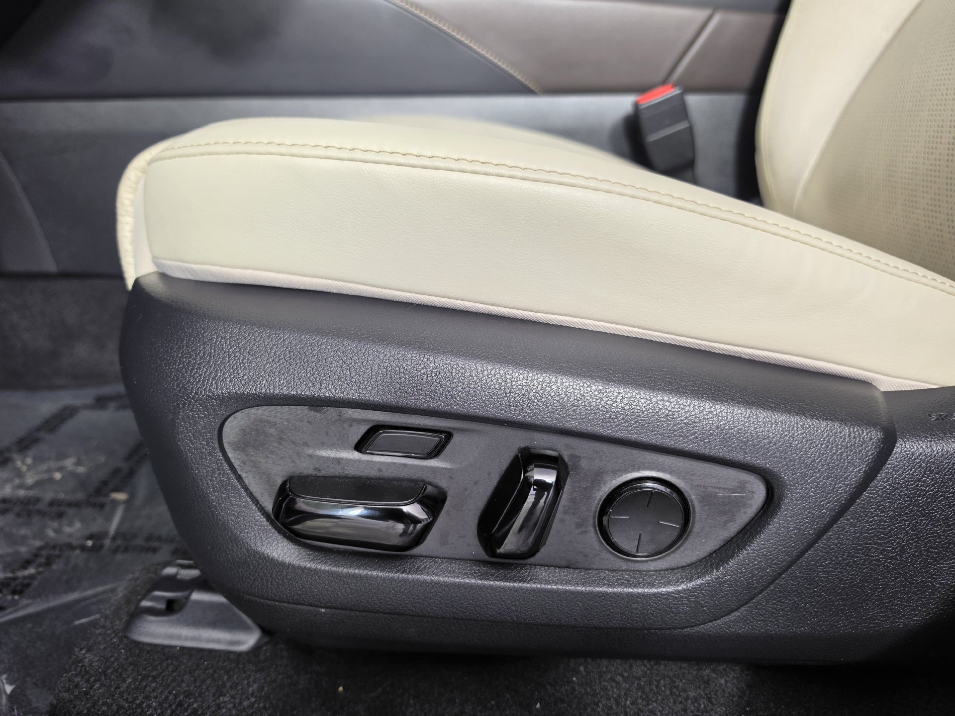 Used 2024 Lexus RX 350 FWD w/ Convenience Package image 4