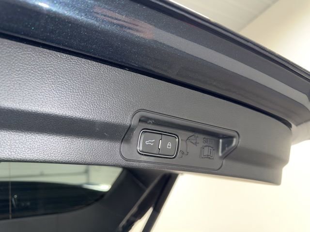 Used 2023 Ford Explorer XLT w/ Equipment Group 202A image 39