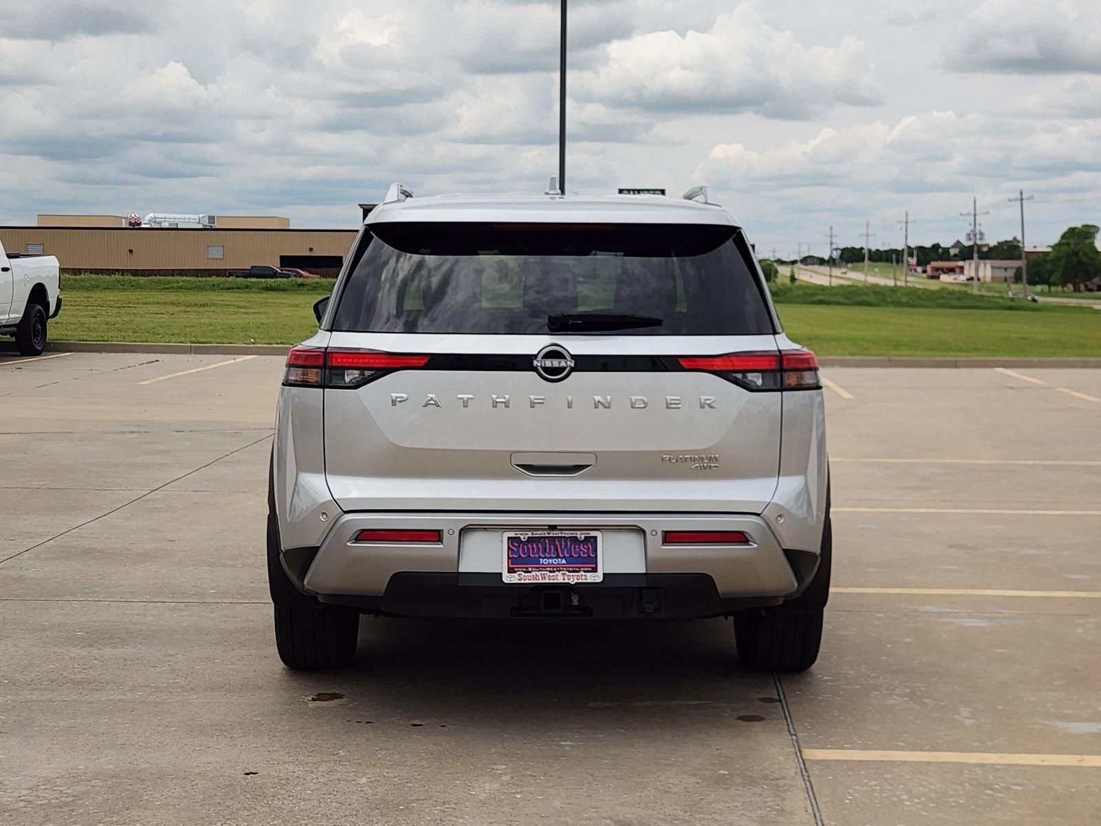 Used 2025 Nissan Pathfinder Platinum AWD/4WD image 9