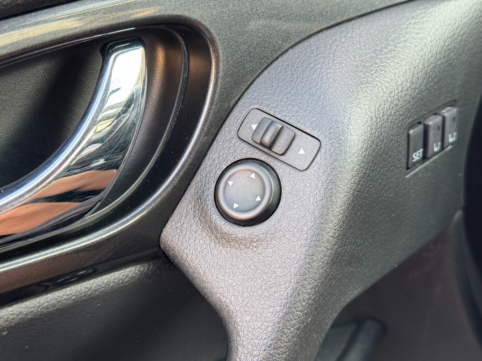 Used 2018 Nissan Rogue SV w/ Premium Package AWD/4WD image 16