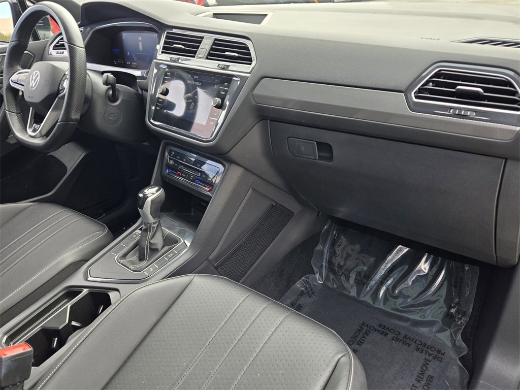 Used 2022 Volkswagen Tiguan SE R-Line image 20