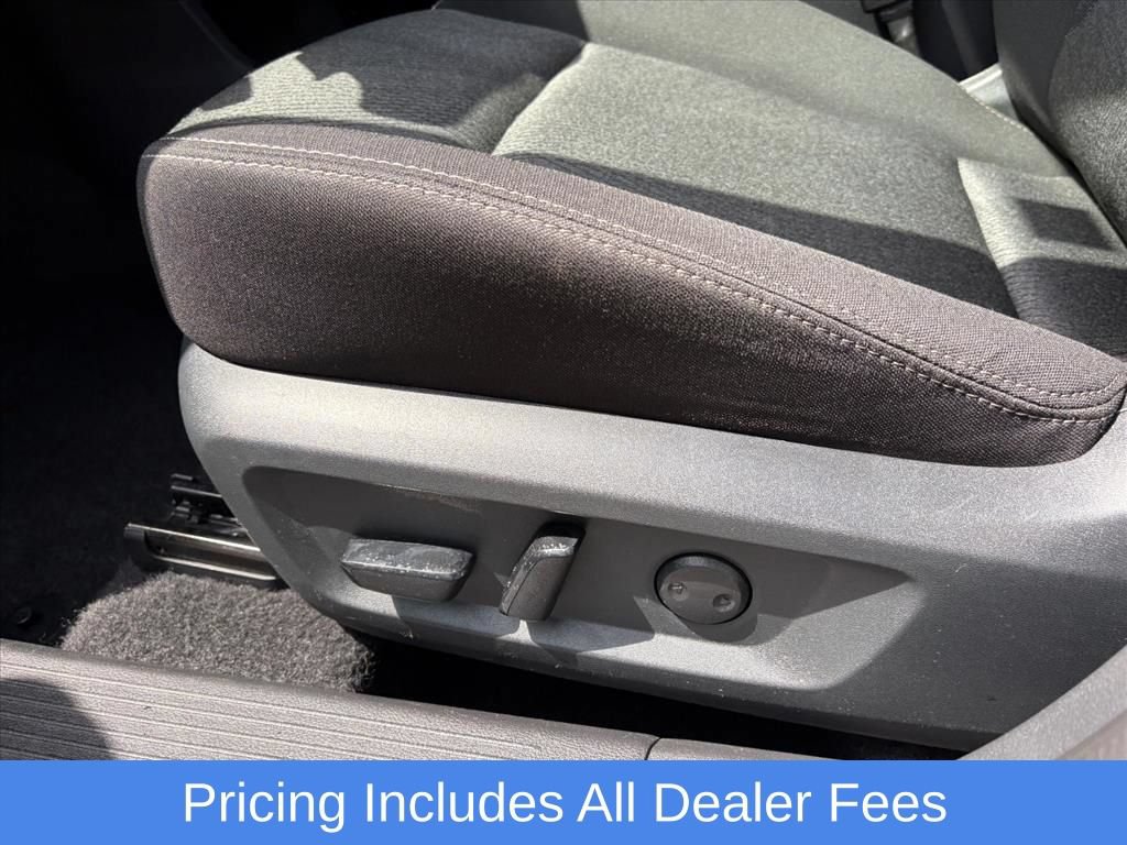 Used 2025 Nissan Rogue SV AWD/4WD image 17
