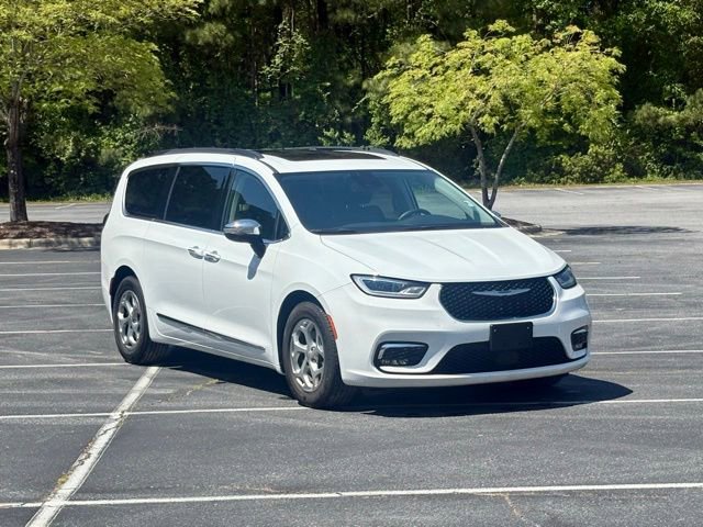 Used 2023 Chrysler Pacifica Limited FWD image 11