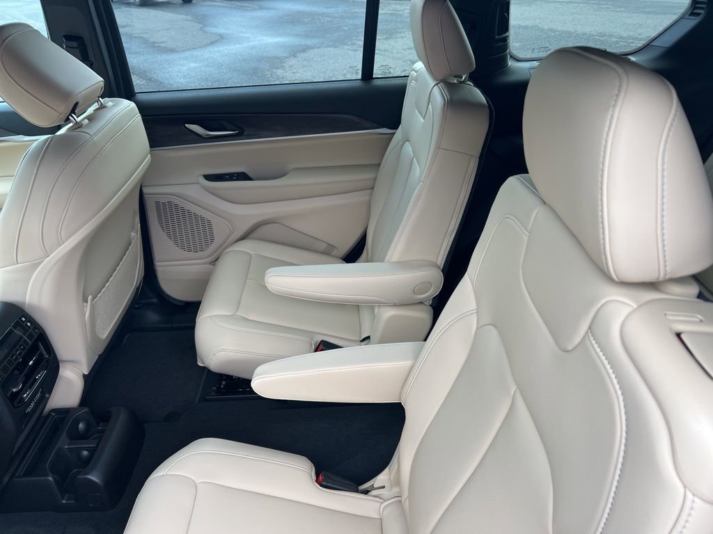 New 2025 Jeep Grand Cherokee L Limited image 23
