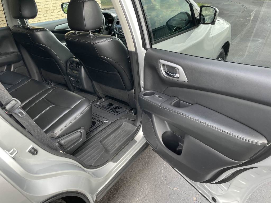 Used 2017 Nissan Pathfinder SL w/ SL Tech Package AWD/4WD image 18