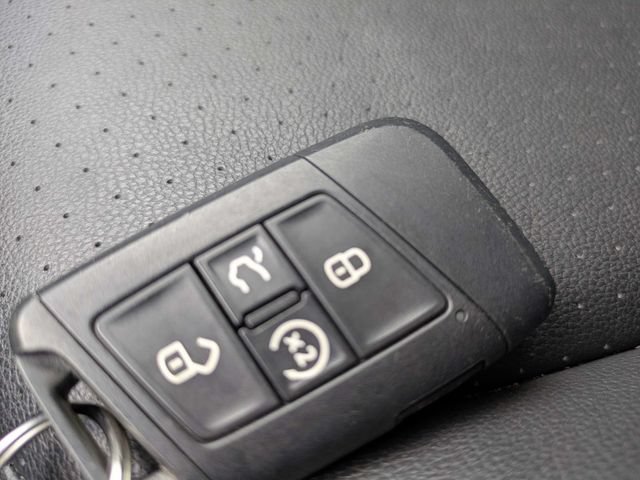 Certified 2023 Volkswagen Tiguan SE R-Line FWD image 33
