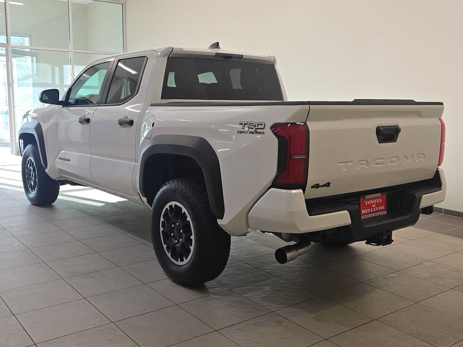 Certified 2025 Toyota Tacoma TRD Off-Road AWD/4WD image 4